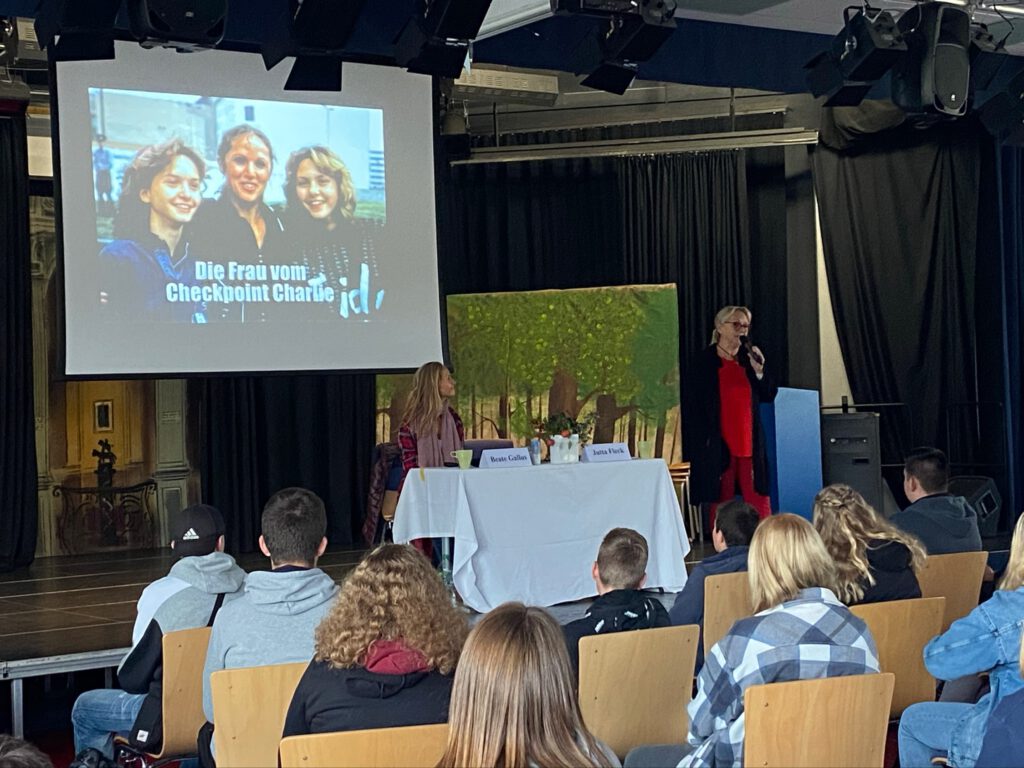Die „Frau vom Checkpoint Charlie“ zu Besuch an der GSE